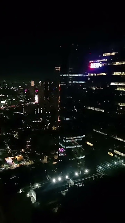 pemandangan apartemen malam hari