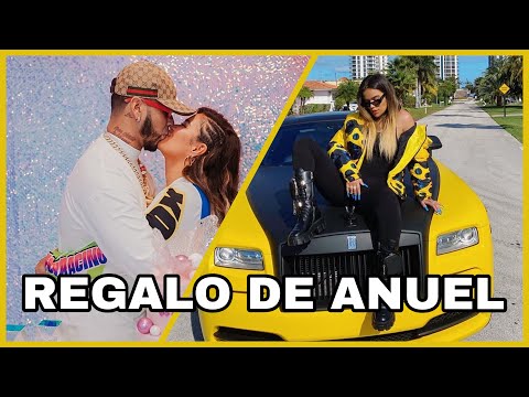 anuel-aa-sorprende-a-karol-g-con-un-majestuoso-rolls-royce