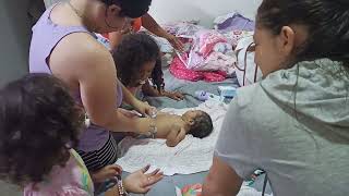 Florzinha E Sofia Trocando Fralda