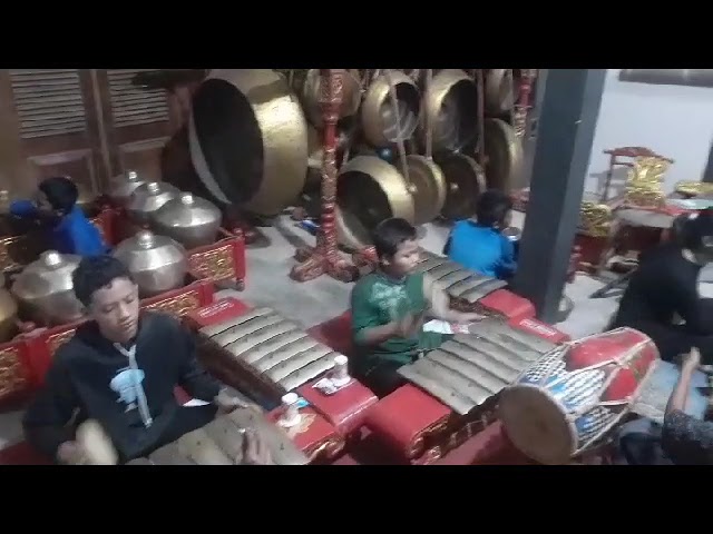 ANAK GRUMBUL KARANG CENGIS SURO MAIN GAMELAN SANGGAR PRATIWI LARAS class=