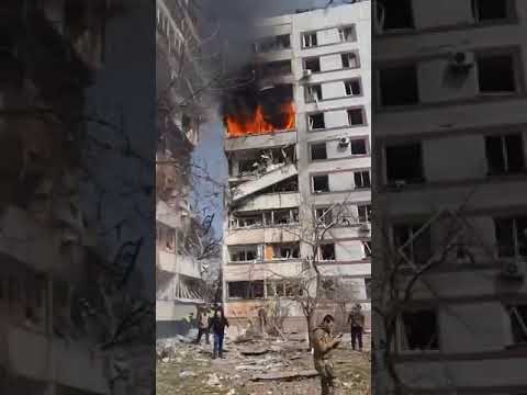 Дивись Інфо: Росіяни обстріляли жилий будинок у  Запоріжжі. Наслідки #shorts