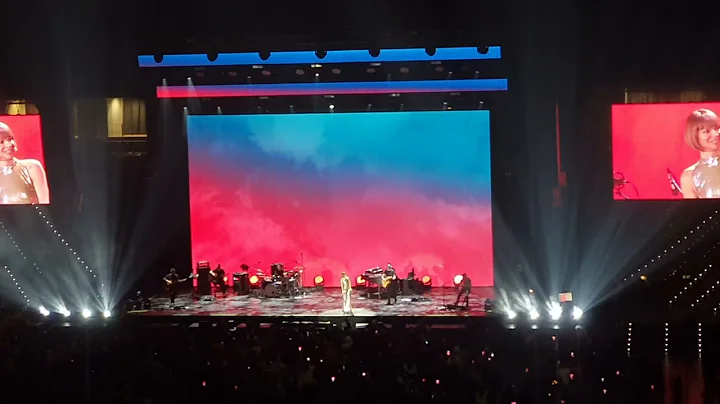 Alessandra Amoroso LIVE 2022 - Senza nuvole - Conc...