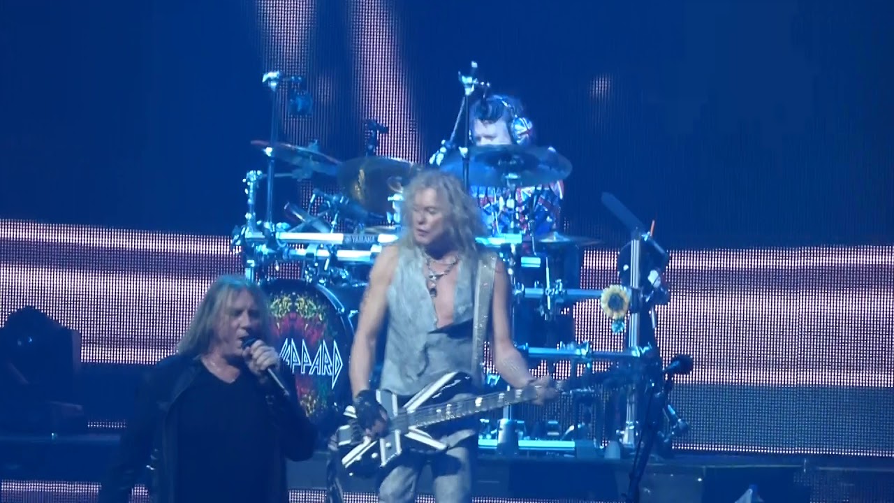 Run Riot Def Leppard - YouTube