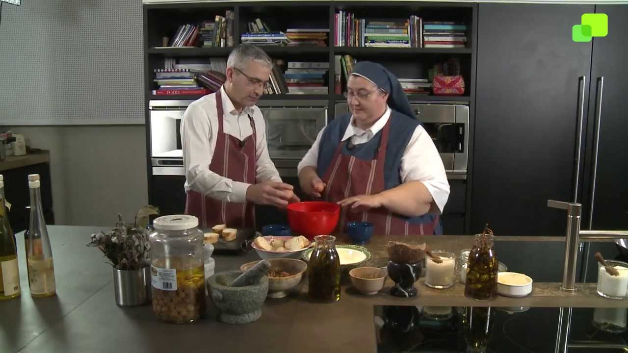 Arme Mönche - Kleine Häppchen mit Schwester Teresa Zukic - YouTube