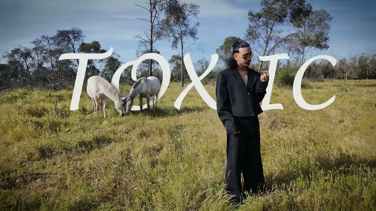 JABRI - TOXIC (Official Video) auf YouTube ansehen JABRI - TOXIC (Official Video) auf YouTube ansehen