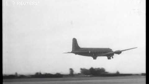 United States military demonstrates air transport (1942)