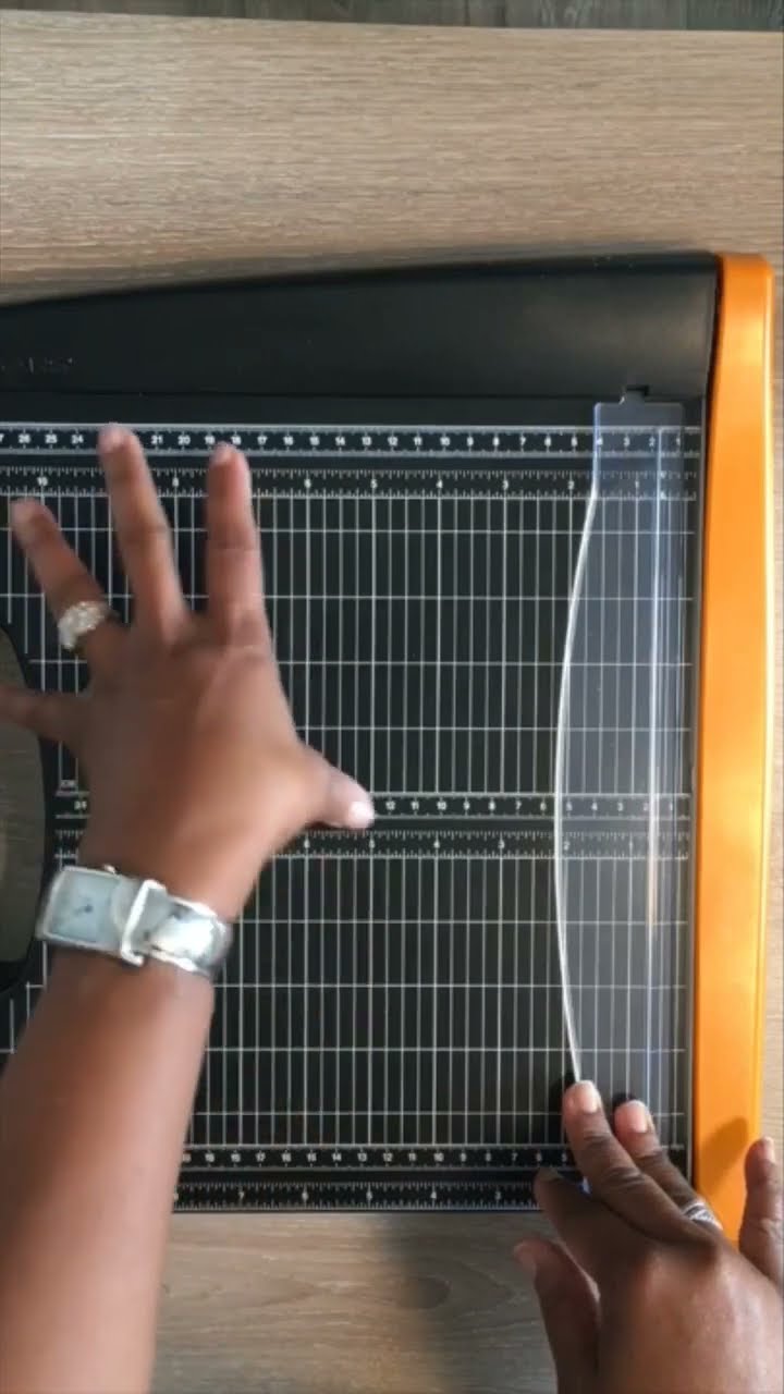 ＫＡＯＲＵ【Shoppingcart】切り方 How to use a Paper Trimmer | Beginners #shorts - YouTube