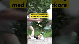 Kvinna stormade koranbränning med brandsläckare – omhändertogs #aftonbladet #nyheter screenshot 4