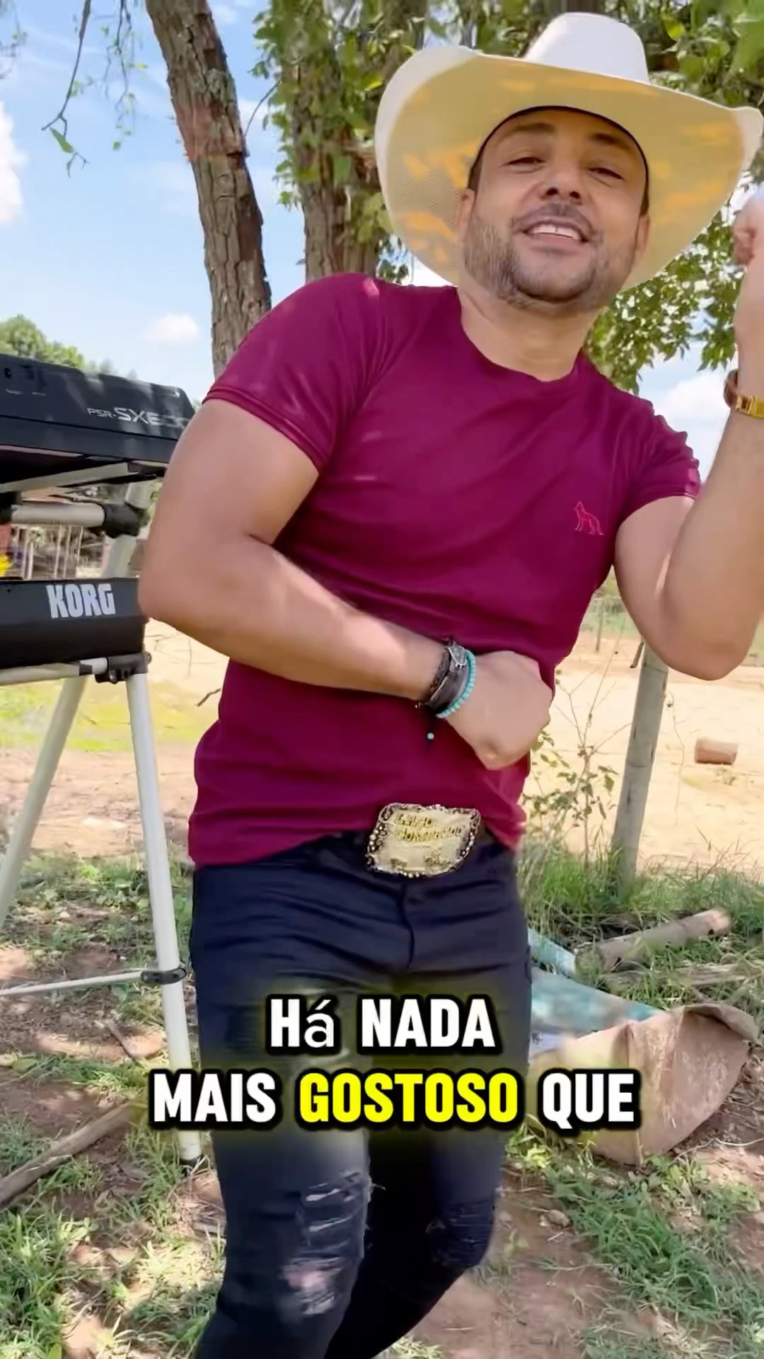 O fenômeno cantando forró do Goiás está estourado #boanoiteee #leaozinho ￼