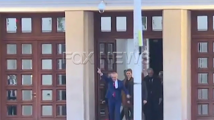Momenti kur Presidenti Meta ben shqiponjen dhe gjunjezohet para shqiptareve