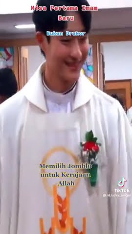 Romo muda millennial gaya rambut seperti di drakor memilih hidup imam membujang.
