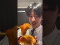 1日中仕事頑張った新卒の友達にいきなり海鮮丼とエビ味噌汁をあげた動画
