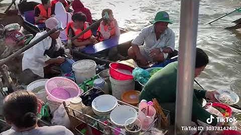 Bún riêu chợ nổi Miền Tây (Cái RĂng). Floating market and traditional noodle