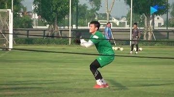Thủ môn Bùi Tiến Dũng - Pha xử lý đậy nắp cống cực nhanh trong buổi tập của U22 Việt Nam