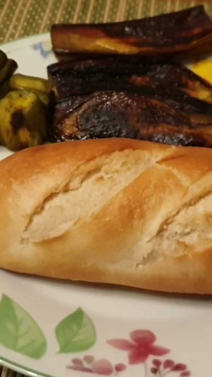 Schnelles Abendessen | Baguette Brötchen mit gebratenen Auberginen und ...