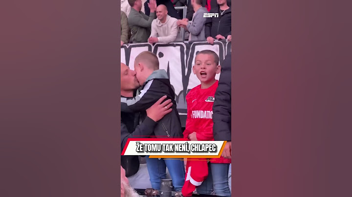 Fotbalista překvapil děti na tribuně nečekaným gestem!