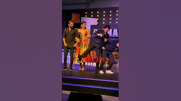 Shah Rukh Khan almost FALLS while practicing for Jhoome Jo Pathaan #shorts #srk #shahrukhkhan