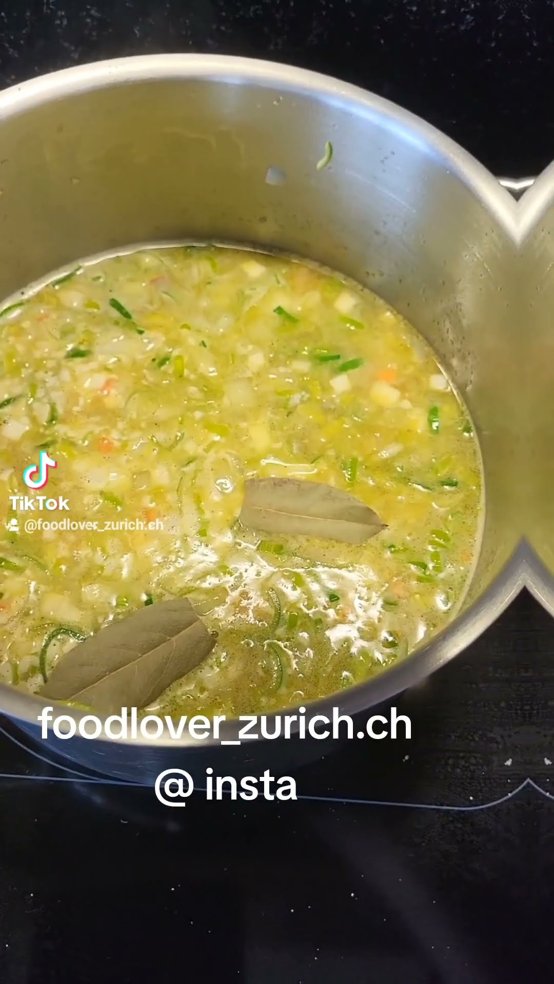 Die wohl bekannteste Suppe aus dem Bündnerland....Bündner Gerstensuppe ...