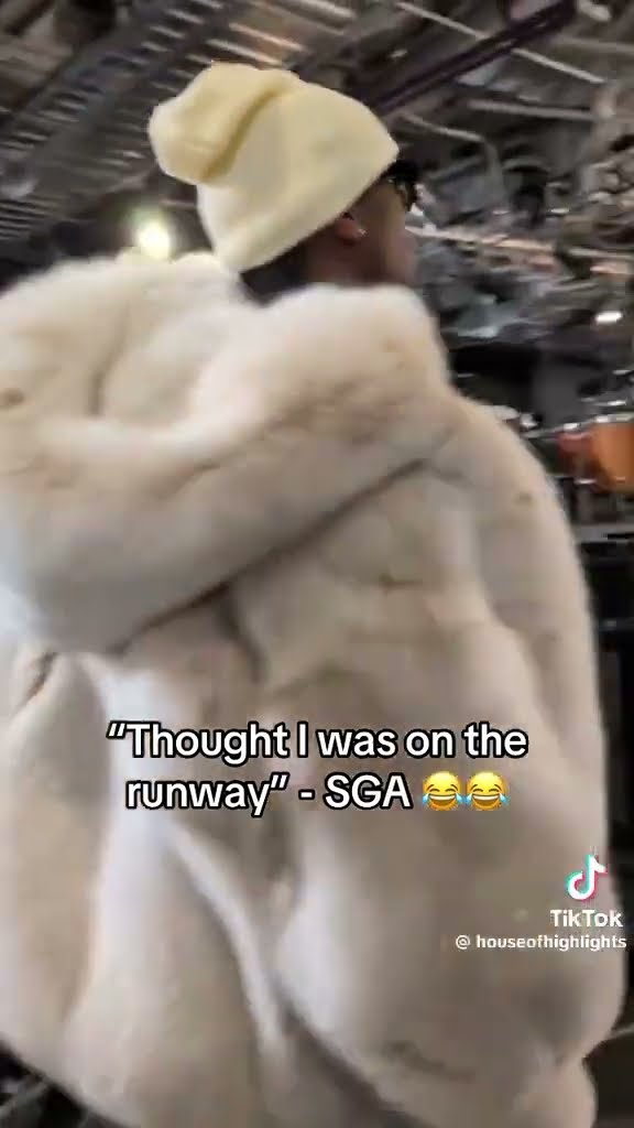 “Thought I was on the runway” #hoodnews #shaigilgeousalexander #fashion #nba #trending #style #drip