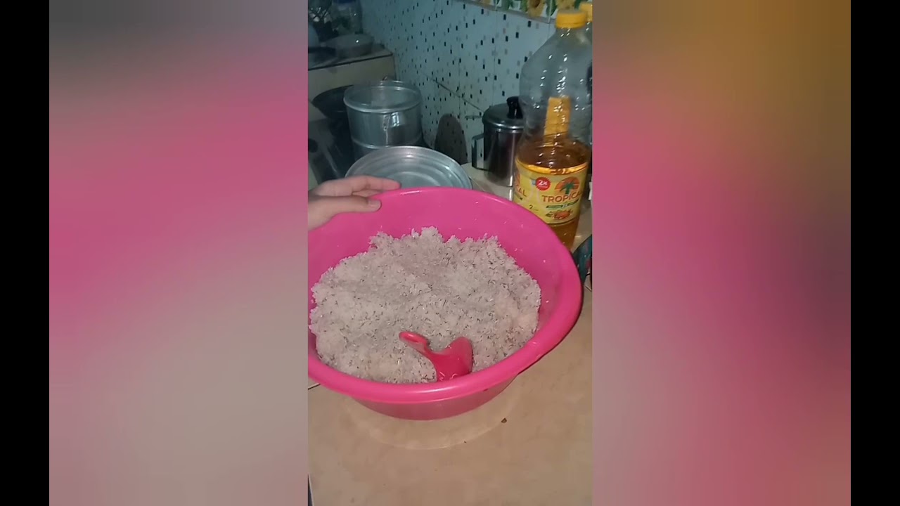Membuat makanan tradisional Jawa Barat - "Ulen Ketan" 