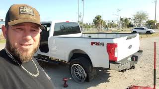 HOW TO CHANGE FORD F350 FLAT TIRE