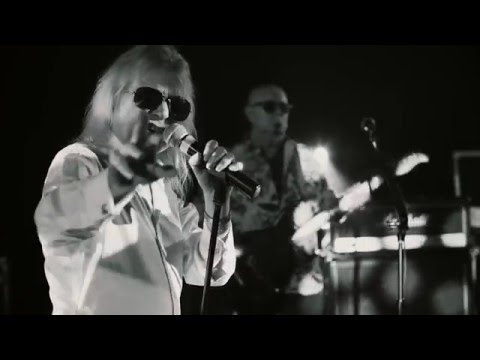 MAGNUM - Crazy Old Mothers (Official Video)