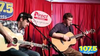 Video voorbeeld van "Phillip Phillips Performs Wicked Games"