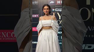 #aditiraohydari looks stunning at the #redcarpet of #bhstyleicons2024 #shorts #mumbai