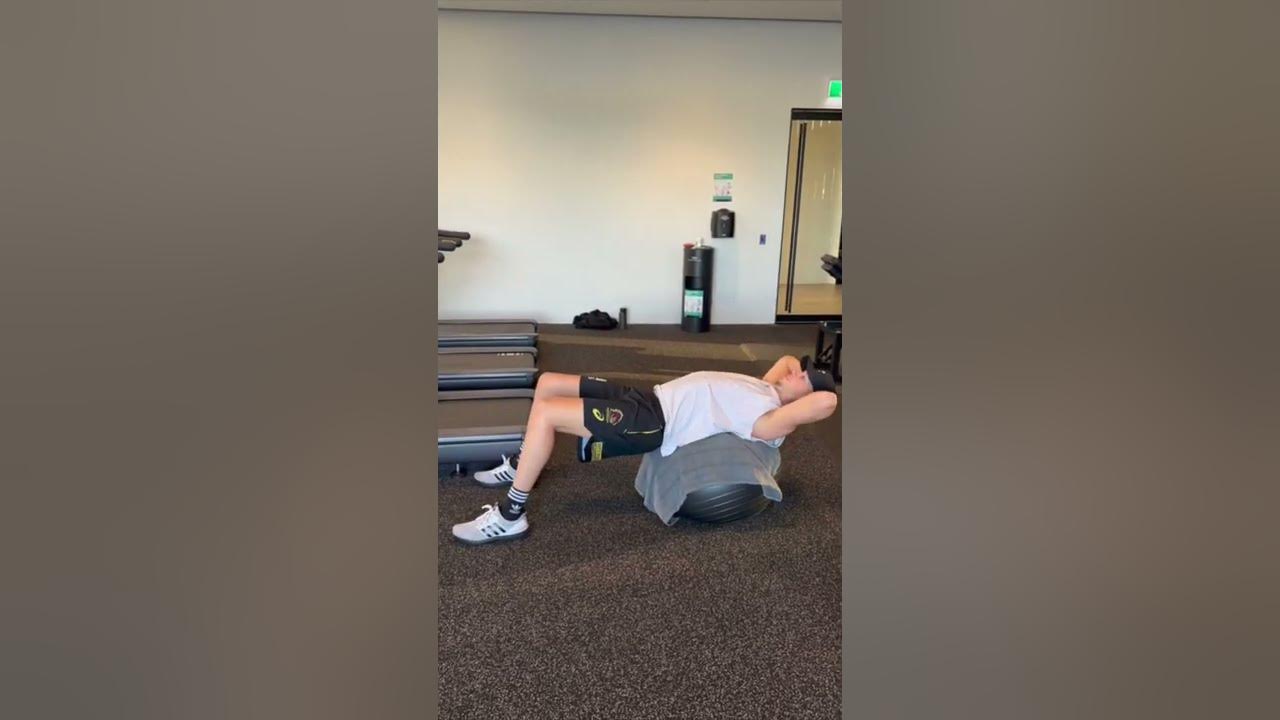 Ab Exercise How to do a Swiss ball crunch 😃 YouTube