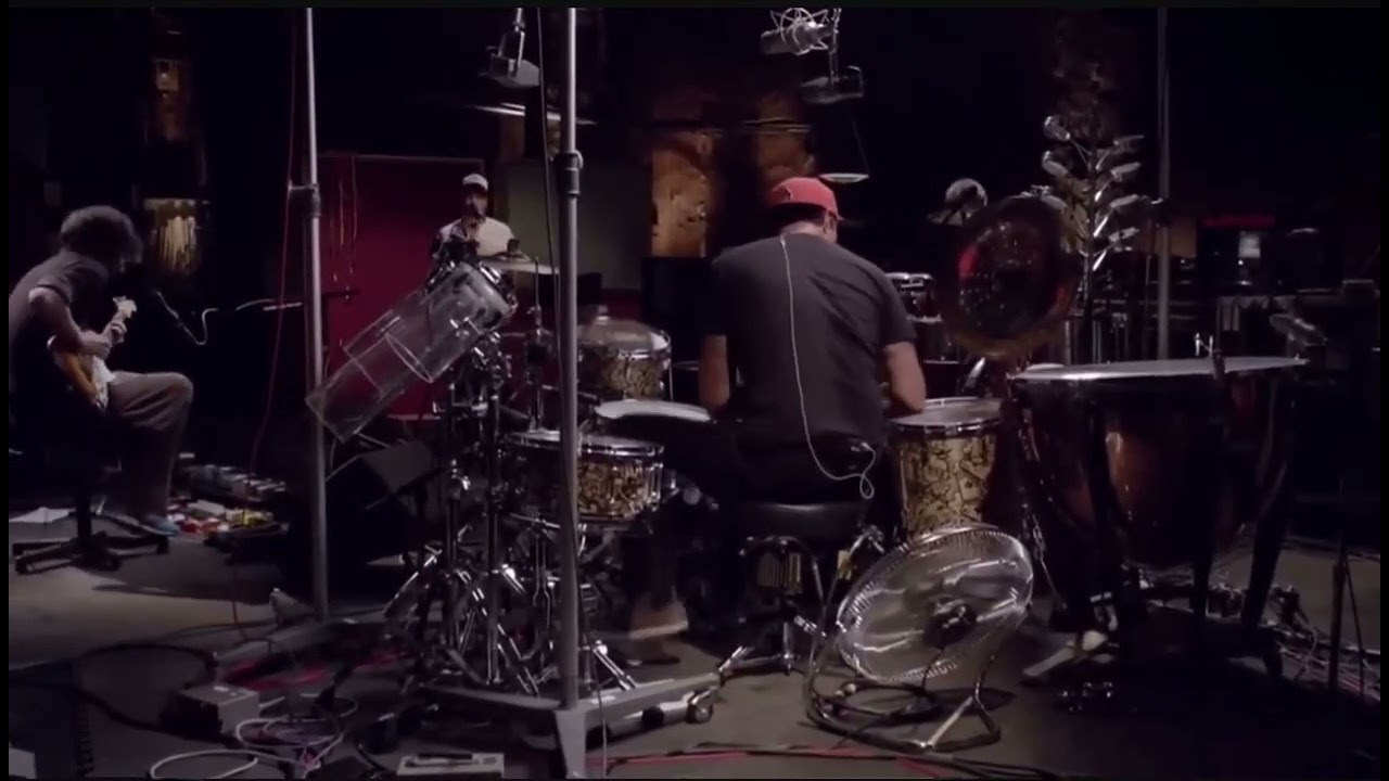 Red Hot Chili Peppers : Monarchy Of Roses - From The Basement 2012