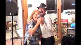 Bailar pegados - JUAN ETCHEGOYEN BAILANDO JUNTO A SU MAMÁ