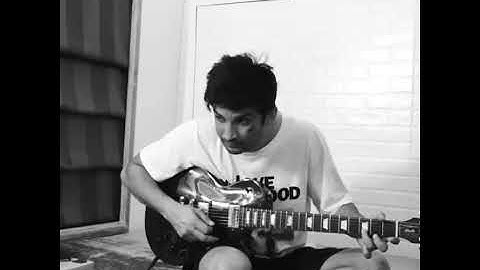 Sushant Singh Rajput learning to play the guitar with one hand.