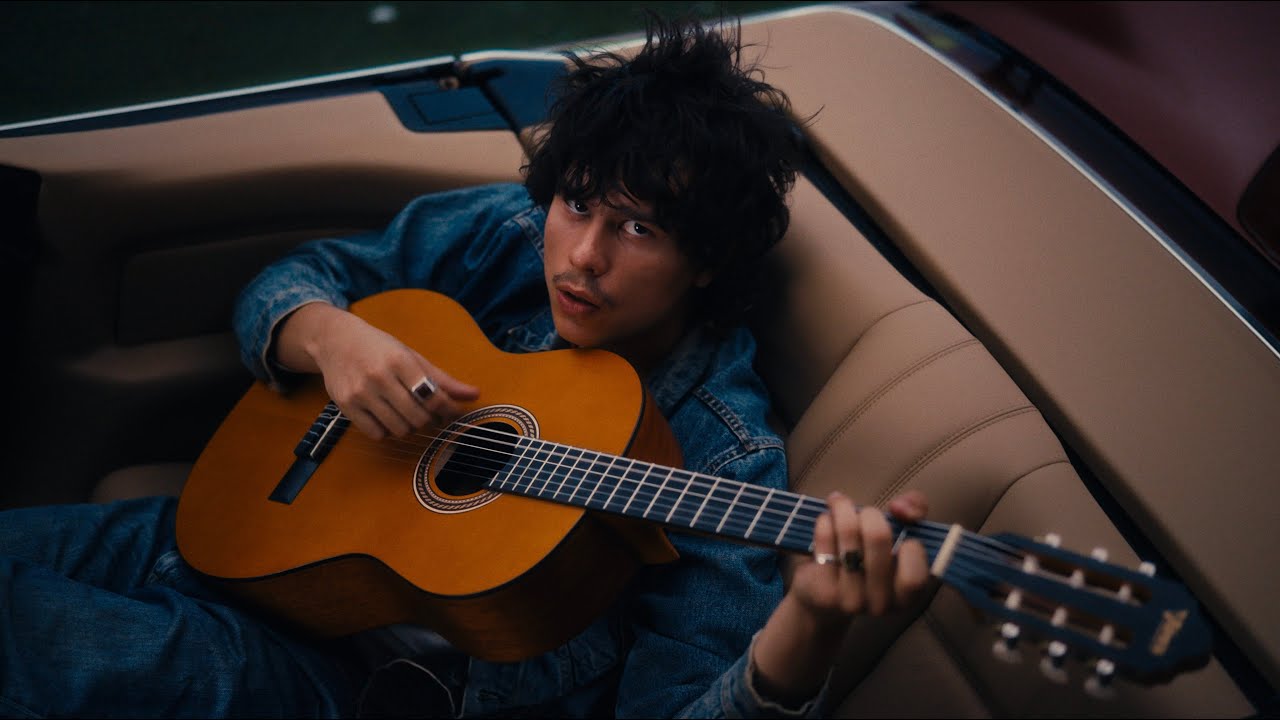 Obejrzyj Milku - Headlights (Official Music Video) w YouTube Obejrzyj Milku - Headlights (Official Music Video) w YouTube
