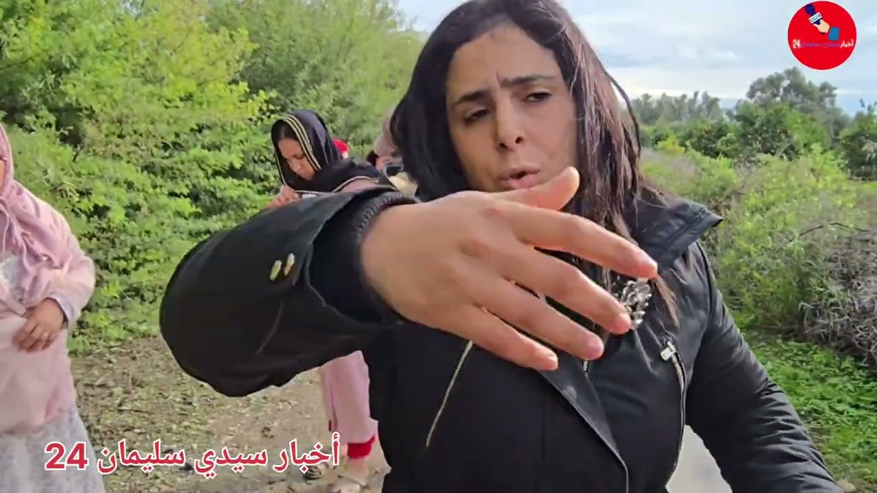 🔴 مشاهد مؤلمة… الواد يفيض ويحاصر ساكنة دوار بوغدو بإقليم #سيدي #قاسم وهم يناشدون السلطات والمحسنين