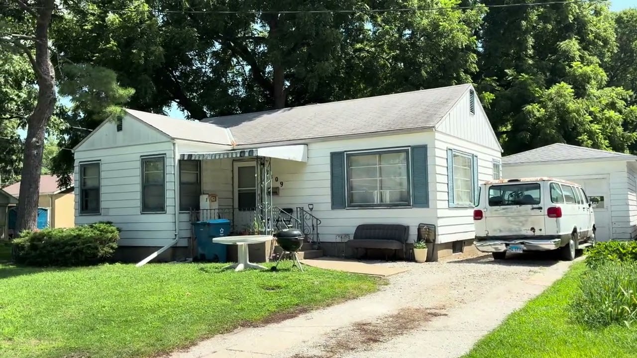 Our first rental home - 48 years ago. And I bet the paint is the same that I applied back then!!!