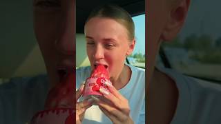 Frosty strawberry and grape ice cream🍓 kya aap log bhi khaenge? #shorts #fruit #viral