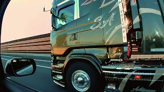Сочлененный грузовик scania r730 v8 едет по трассе, no sound (2022)