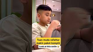 Rafathar perlihatkan kemampuan bahasa Inggrisnya makin paket lengkap tuan muda liat senyumnya