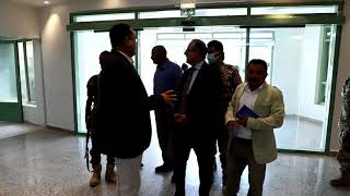 وزير الصحة يزور مستشفى عدن ويطلع على تجهيزاته