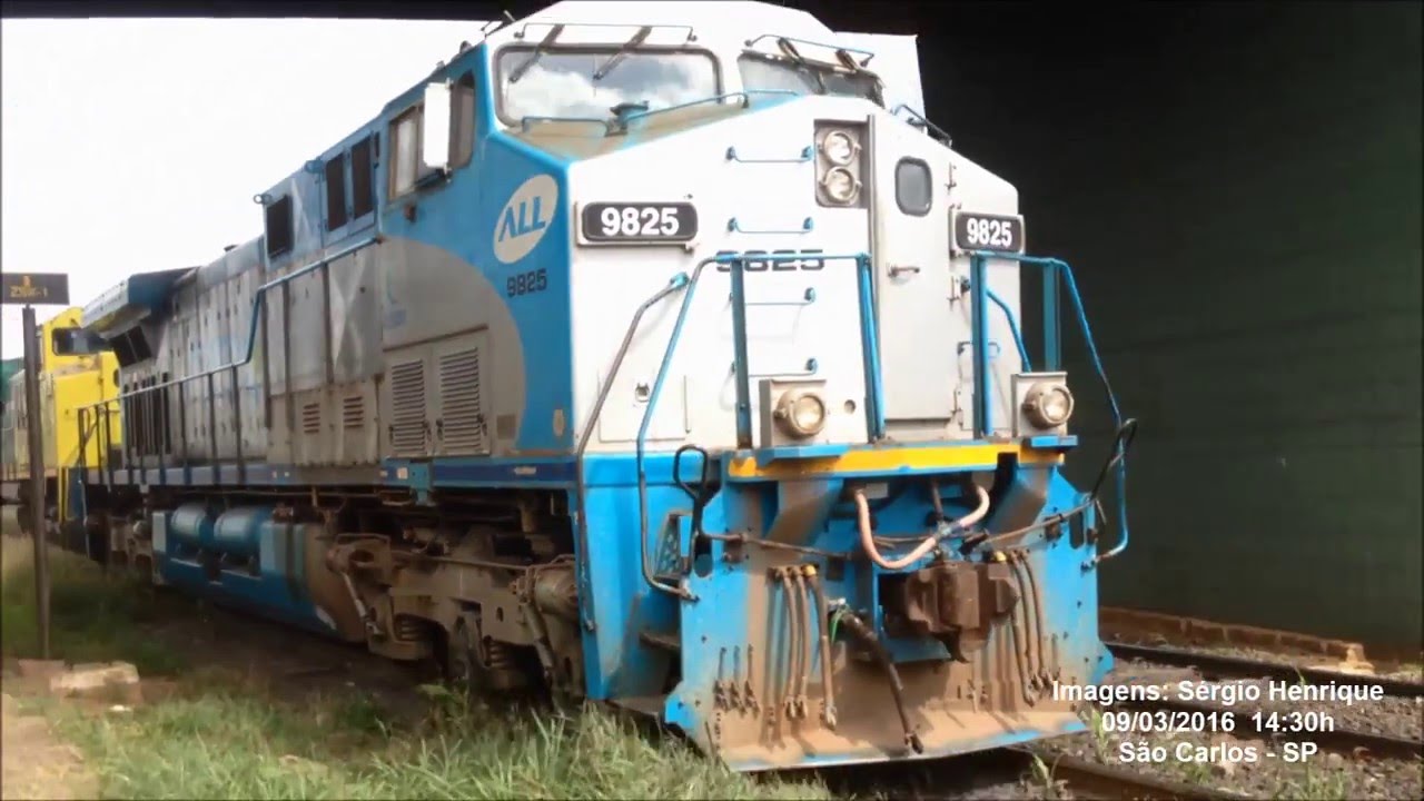 Trem X54 em São Carlos. Locos 