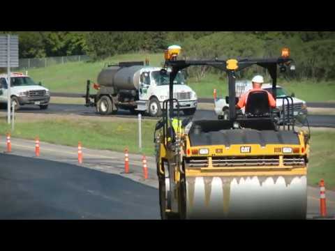 Simplified 8-Button Operator Control Panel on Cat® Tandem Vibratory Rollers