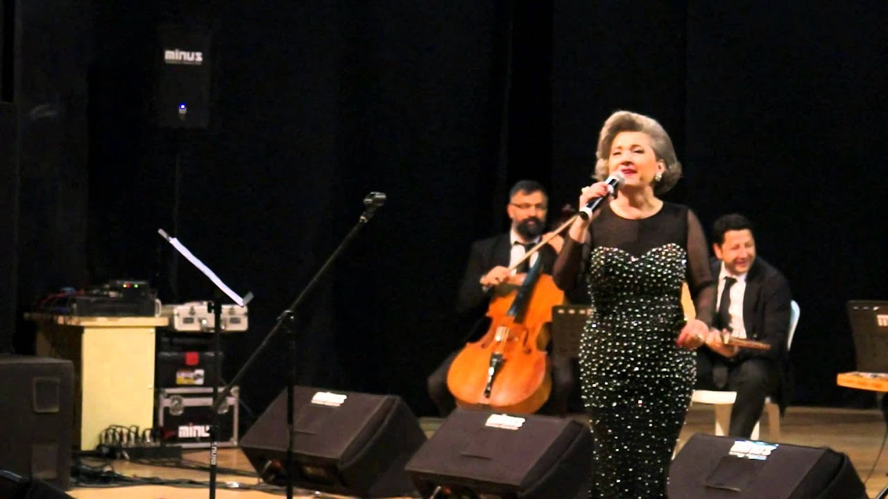 Sahnede “Ayşe Taş” Zerafeti Büyüledi