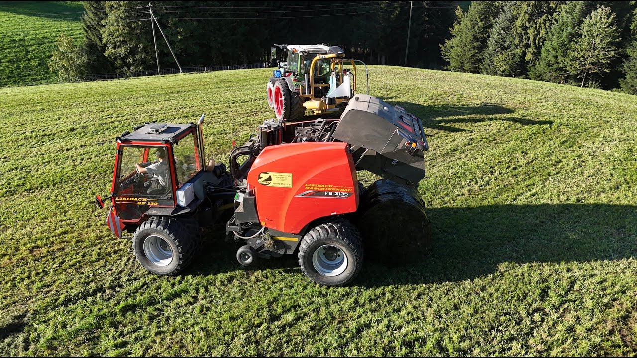 Zwyer AG Maschinenbetrieb/Energieholz im Einsatz mit Selbsfahrender Rundballenpresse Lisibach 🇨🇭