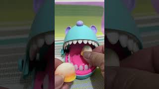 The blue mouse want to eat white and yellow soft candy #asmr #viral #short