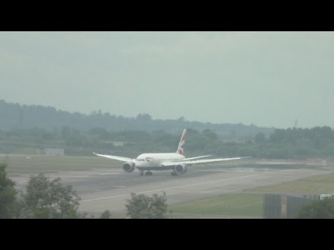 airbus a220 BA 787 Heathrow Airport EGLL Crosswind Landing
