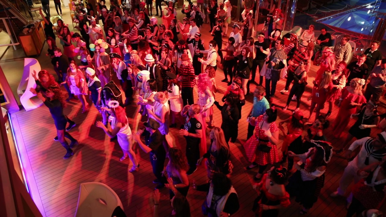 Fiesta de Disfraces en El Crucero del Baile 2016, con Full Project bachata dance