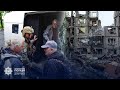 В Авдіївці «Білі Янголи» евакуюють людей, що вижили після авіаудару по багатоповерхівці