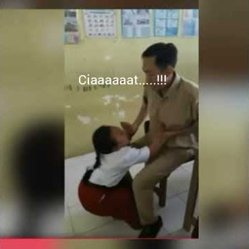 Ngakak sampe guling, guru honorer di karate murid wanita dikelas