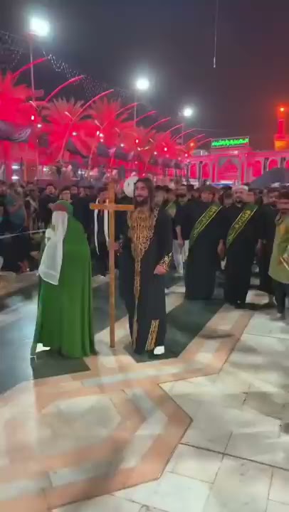 لحظة دخول عيسى المسيح بين الحرمين ..😍 Jesus Shows in Karbala
