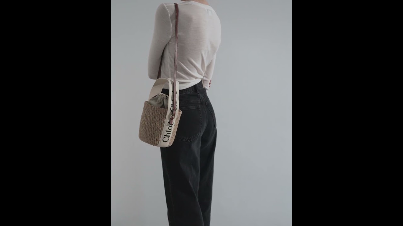 大人気 ☆ CHLOE クロエ Woody logo white raffia bucket bag Chloé | Woody logo white raffia bucket bag | Savannahs